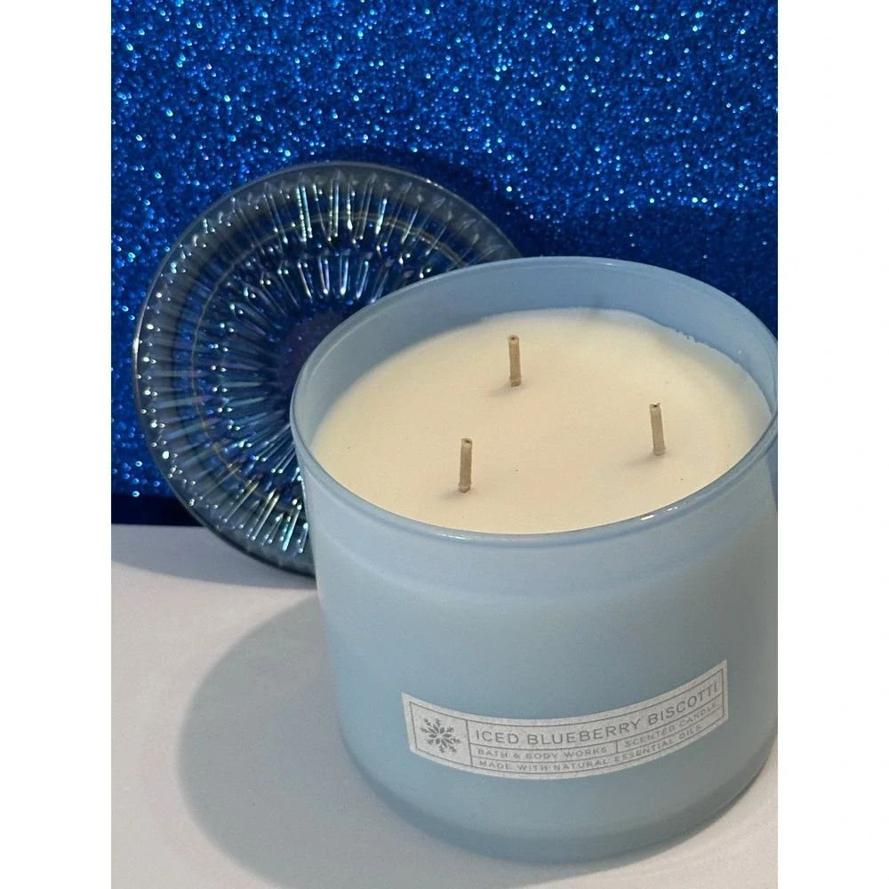 Bath & Body Works Iced Blueberry Biscotti 3-Wick Scented Candle 14.5 oz Blue Jar